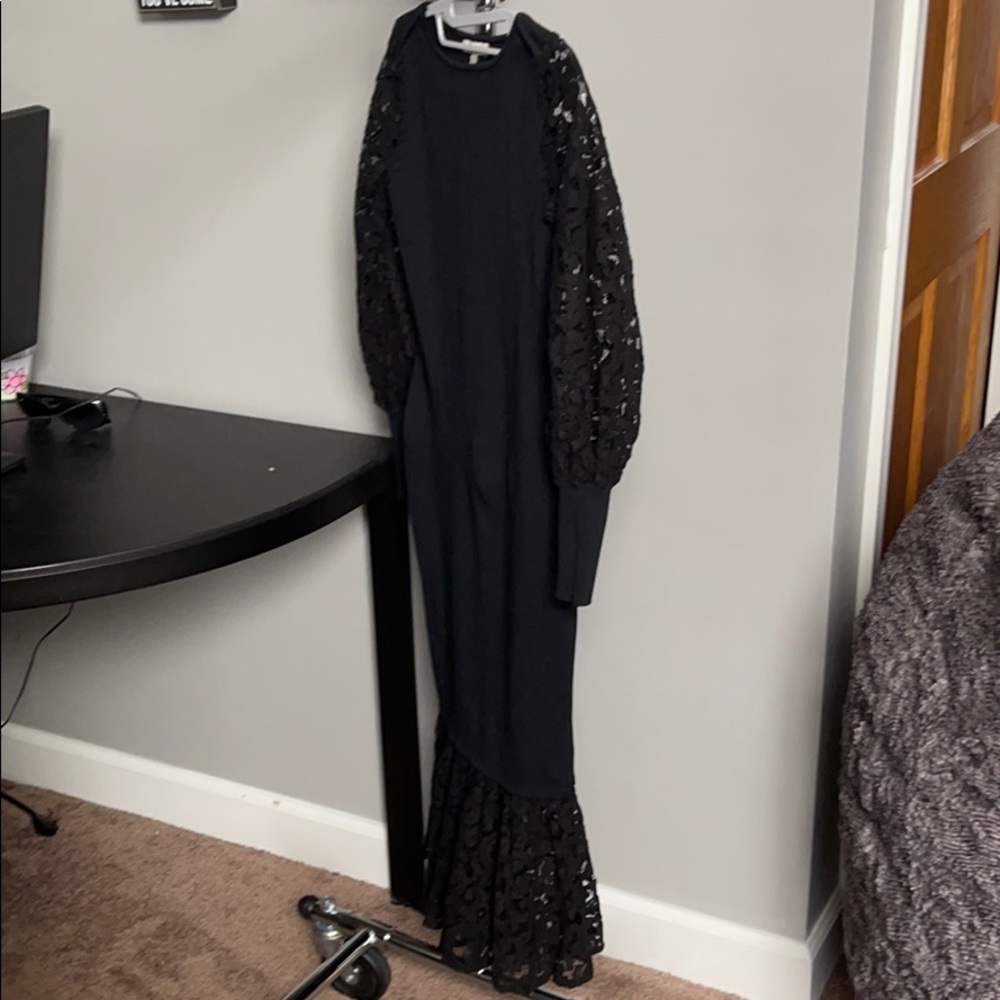 Eva Mendes Dress w Lace Sleeve detail